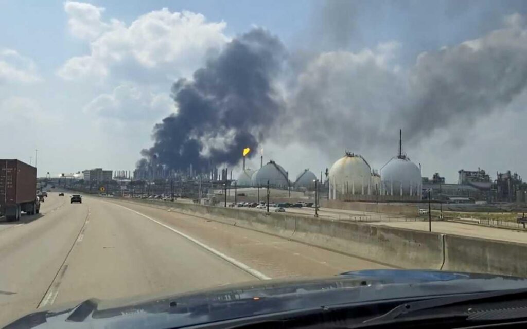 Liberaron 13.5 toneladas de gas mortal tras accidente en refinería de Pemex en Texas