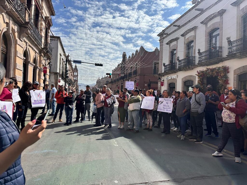 protestan por Más de 200 mdp laudos a trabajadores de la SSM