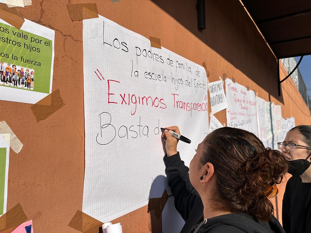 Radicalizan acciones y padres de familia inician bloqueo en primaria en Morelia