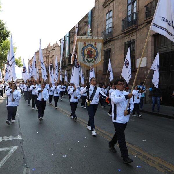 UMSNH muestra talento deportivo en el desfile del 114 aniversario de la Revolución Mexicana