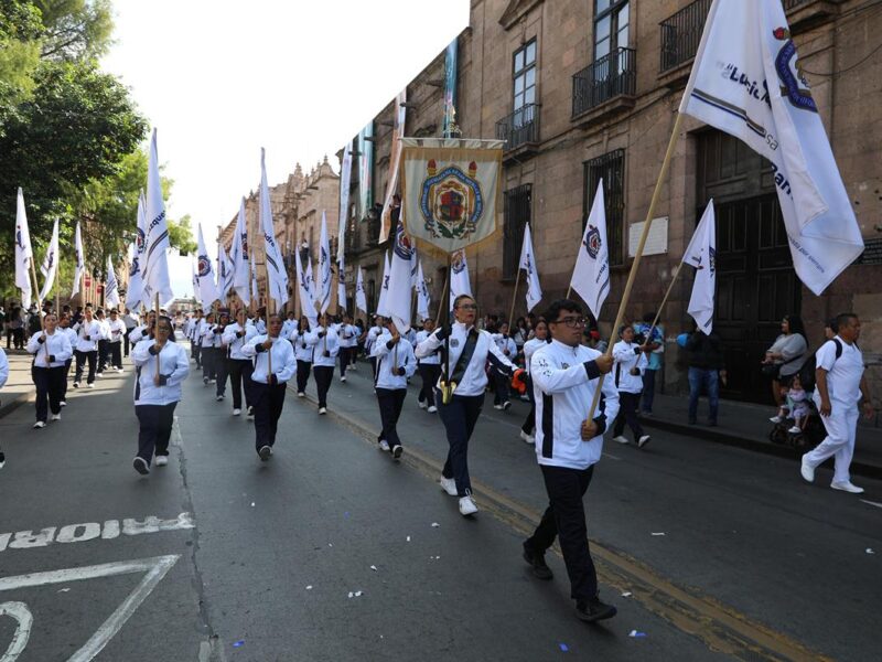 UMSNH muestra talento deportivo en el desfile del 114 aniversario de la Revolución Mexicana