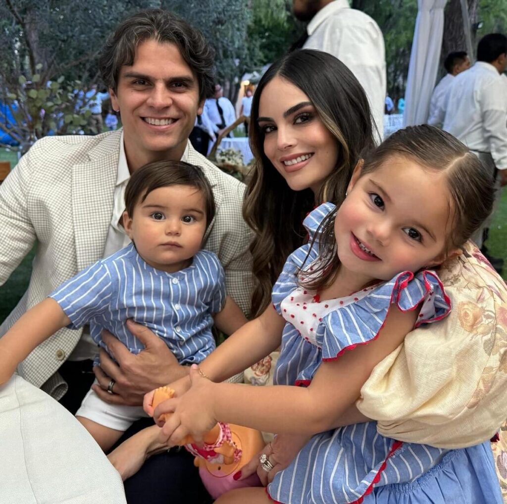 Ximena Navarrete de nuevo embarazada-familia