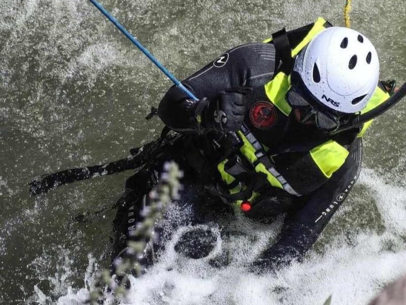 Rescatan cuerpo de joven ahogado en Los Chorros del Varal en los Reyes, Michoacán