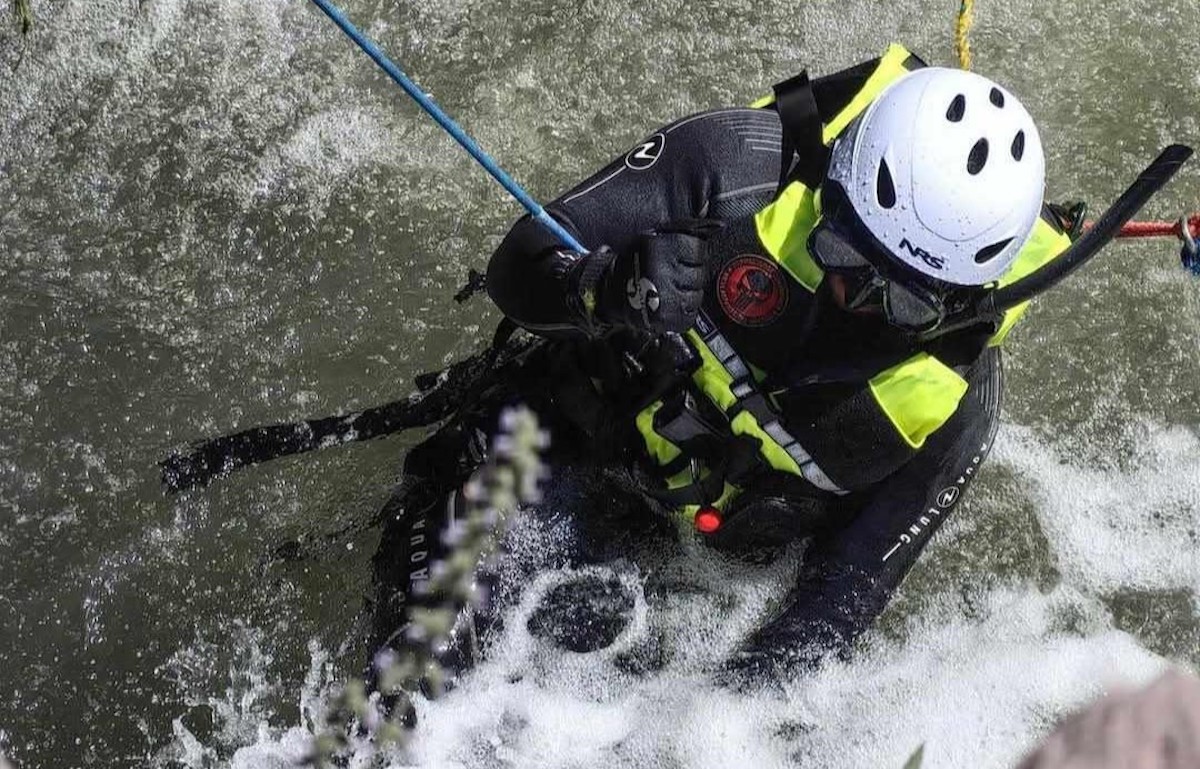 Rescatan cuerpo de joven ahogado en Los Chorros del Varal en los Reyes, Michoacán