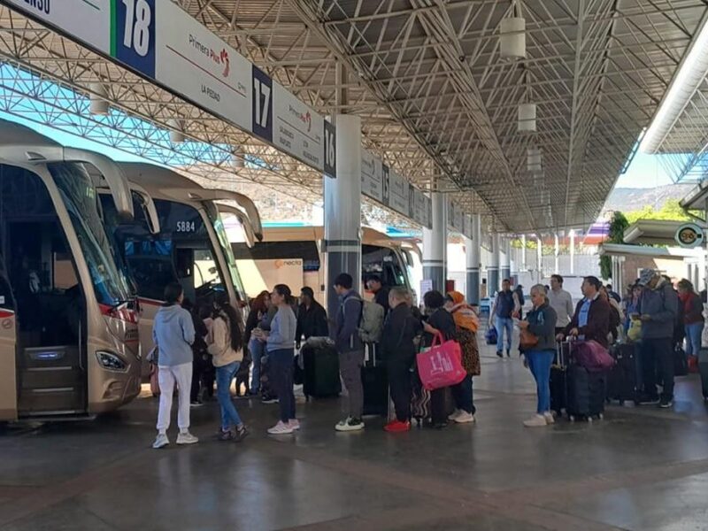 Abarrotada, terminal de autobuses de Morelia en vísperas de fin de año