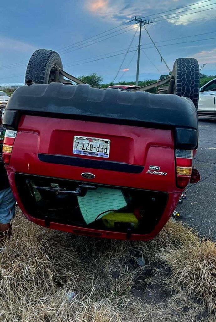 Accidente automovilístico en la ruana, resulta una mujer herida