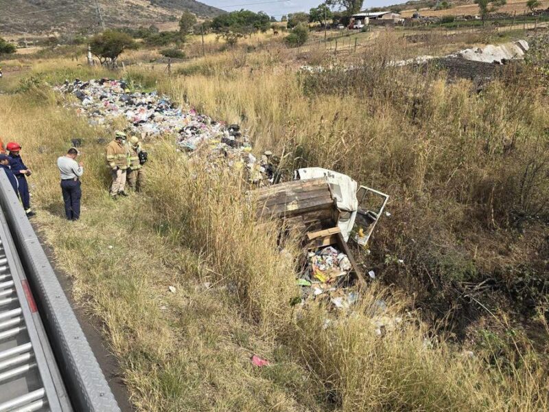 accidente camión recolector de basura en Jacona