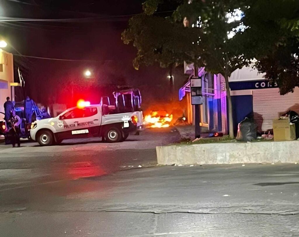 Accidente con pirotecnia provoca incendio de camioneta en Buenavista