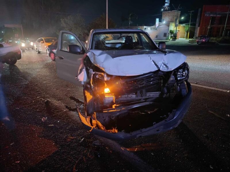 Accidente vehicular la carretera Morelia-Pátzcuaro solo deja daños materiales