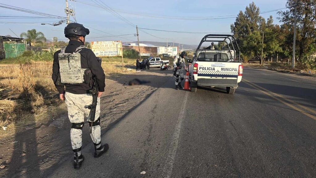 Asesinan a un joven motociclista en el Libramiento Sur de Jacona