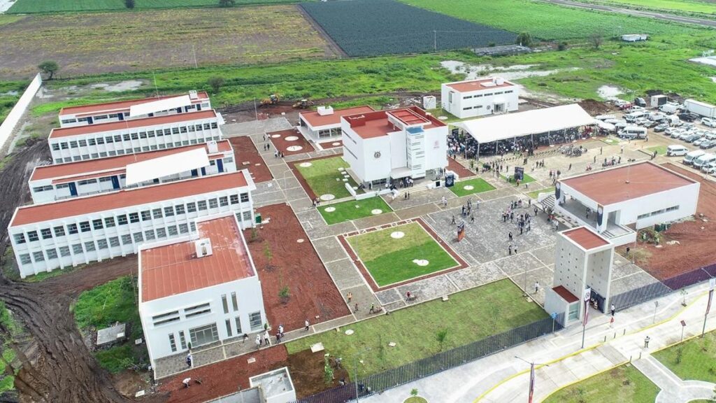 Bedolla inauguró en 2024 campus universitarios de Zamora y Uruapan, tras años de abandono