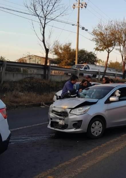 Carga vehicular en Av madero por accidente