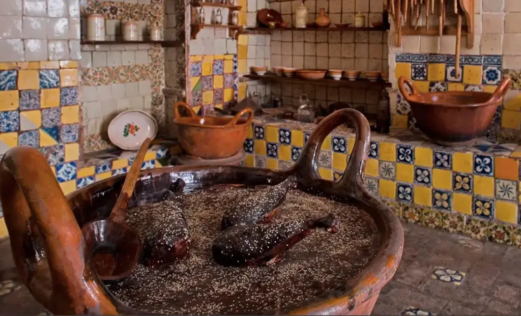 Cazuelas de barro, las tradicionales para hacer mole