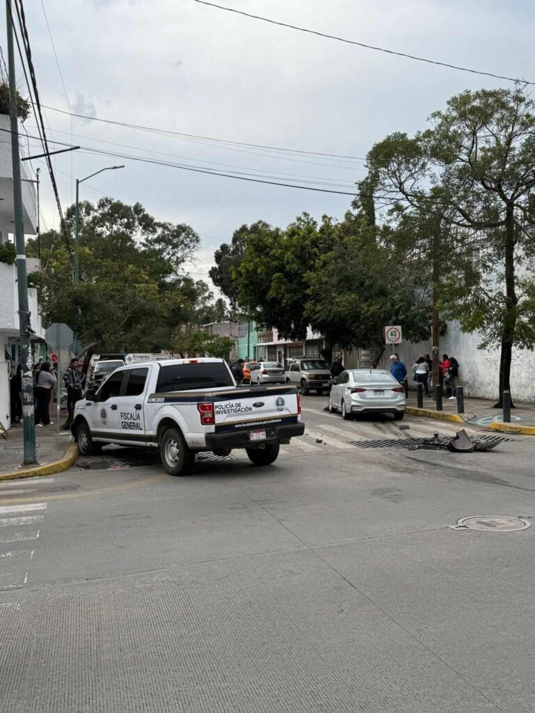 choque camioneta FGE auto Félix Ireta Morelia 1