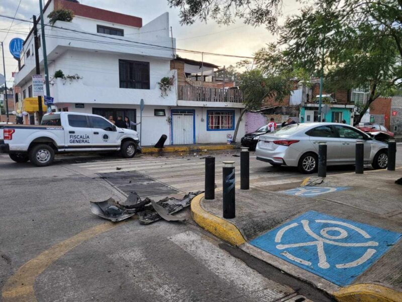 choque camioneta FGE auto Félix Ireta Morelia