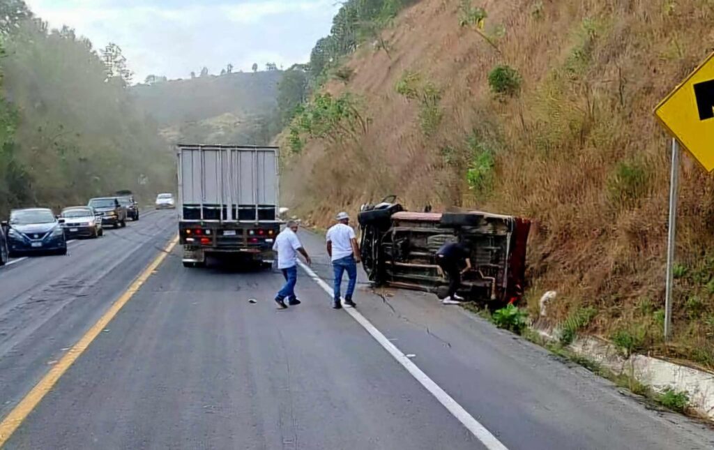 choque carretera Uruapan-Pátzcuaro lesionados 4