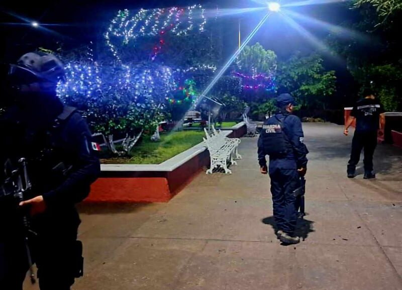 Delincuentes estallan explosivo lanzado en dron a plaza de Parácuaro