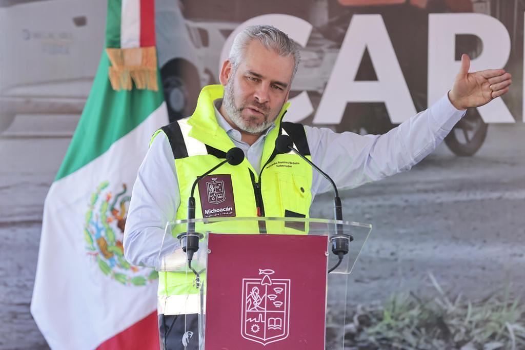 Destaca Bedolla inversión de 5 mil mdp en rehabilitar red carretera estatal