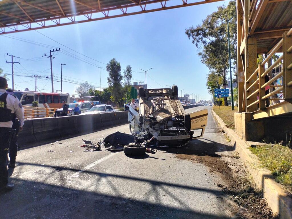 e registra choque volcadura de auto en Av. Madero Poniente de Morelia; hay 1 herido 1