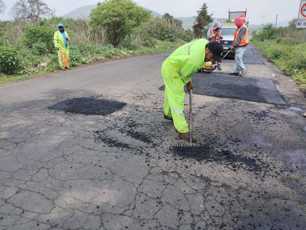 El mantenimiento carretero 31 tramos en Michoacán