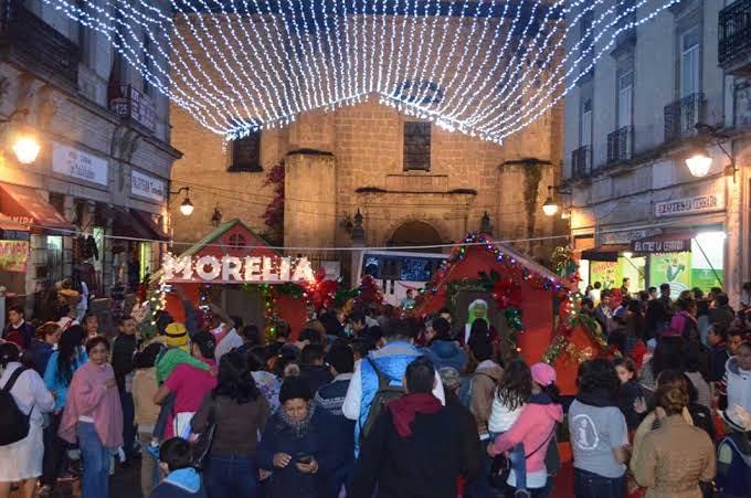 enciende 2 millones de luces navideñas en Morelia