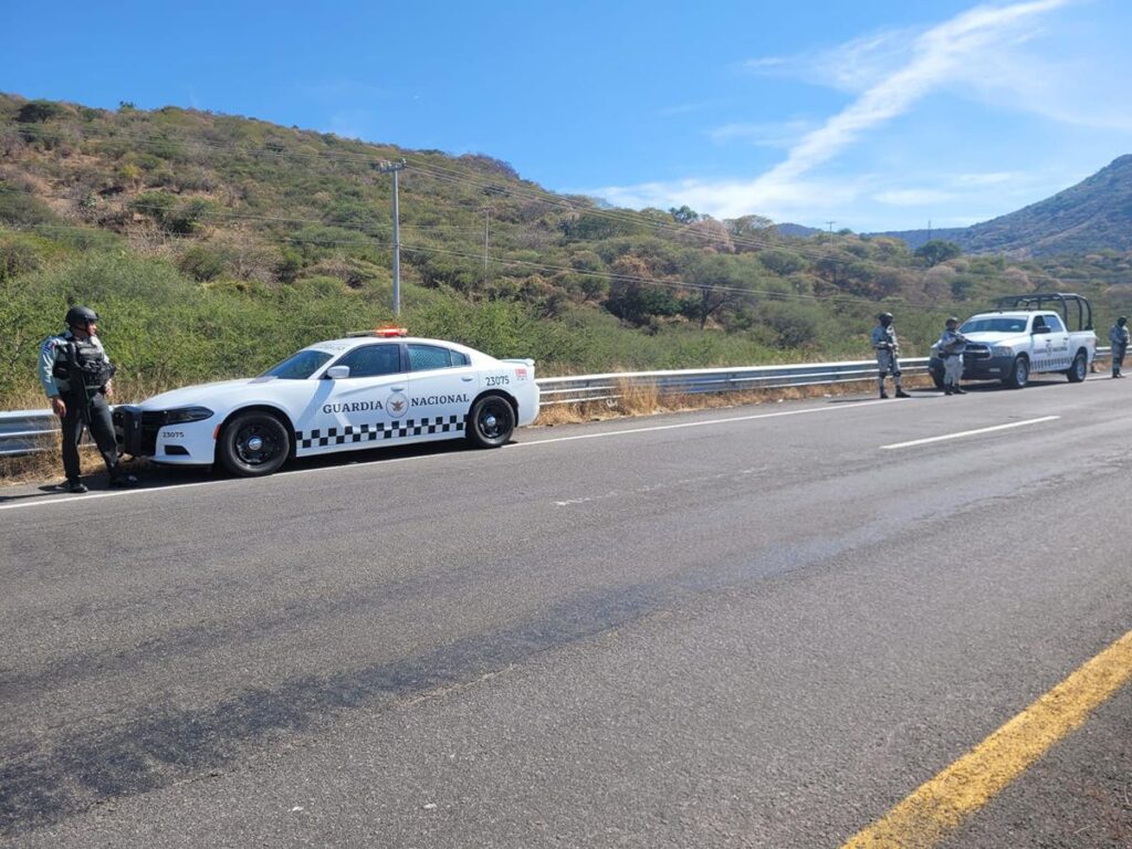 Encuentran a un hombre asesinado en la orilla de la carretera Morelia-Salamanca 1