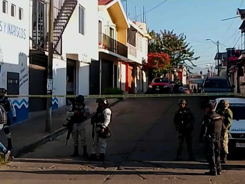 Hombre es baleado en intento de robo de vehículo en Uruapan