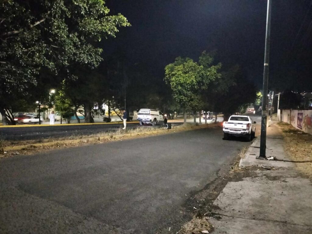 Hombre fallece al ser atropellado en el libramiento de Morelia