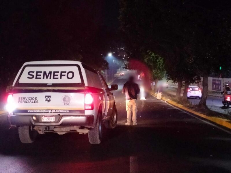 Hombre muere atropellado en el libramiento de Morelia