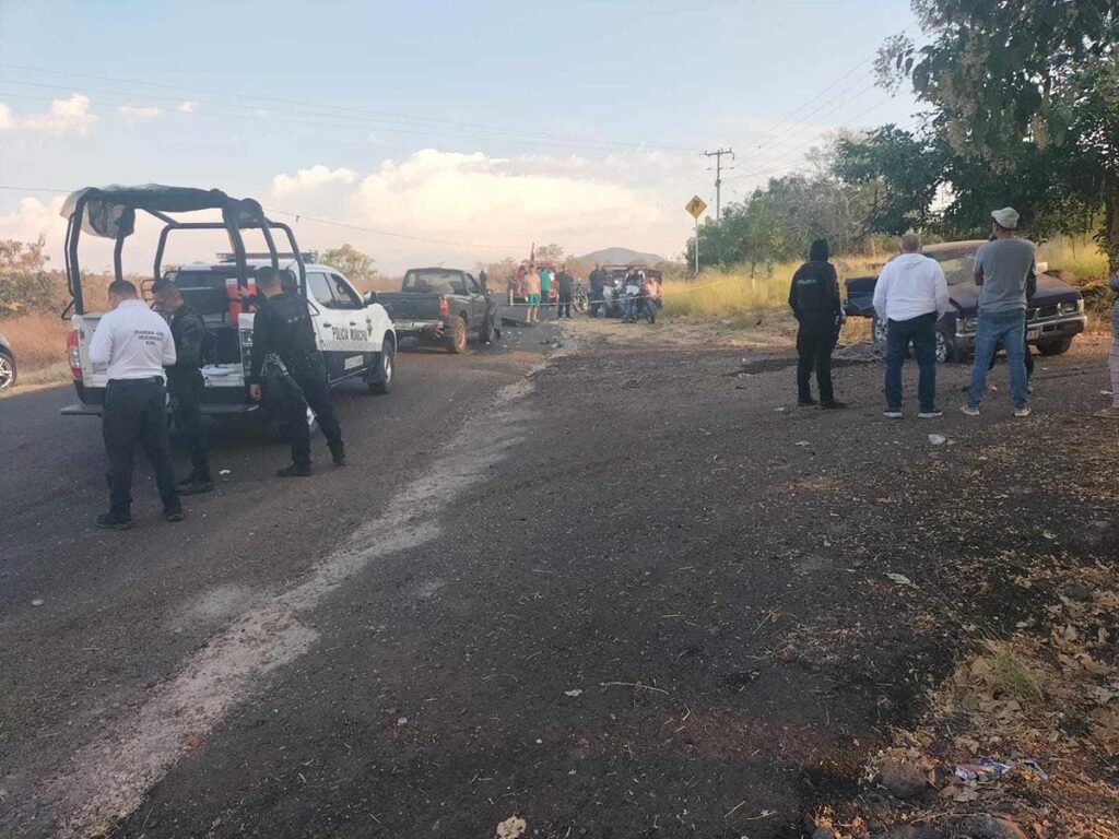 Hombre muere, tras brutal choque de camionetas en Buenavista