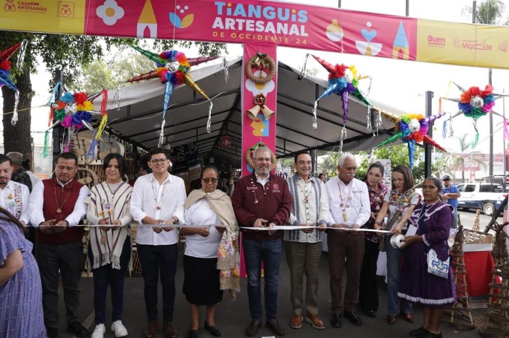 Inaugura Bedolla segunda edición del Tianguis Artesanal de Occidente