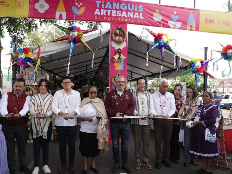 Inaugura Bedolla segunda edición del Tianguis Artesanal de Occidente