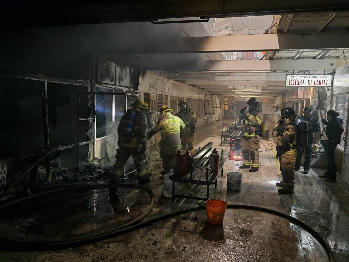 Incendio calcina local de ropa en Tu Plaza Capuchinas, Morelia