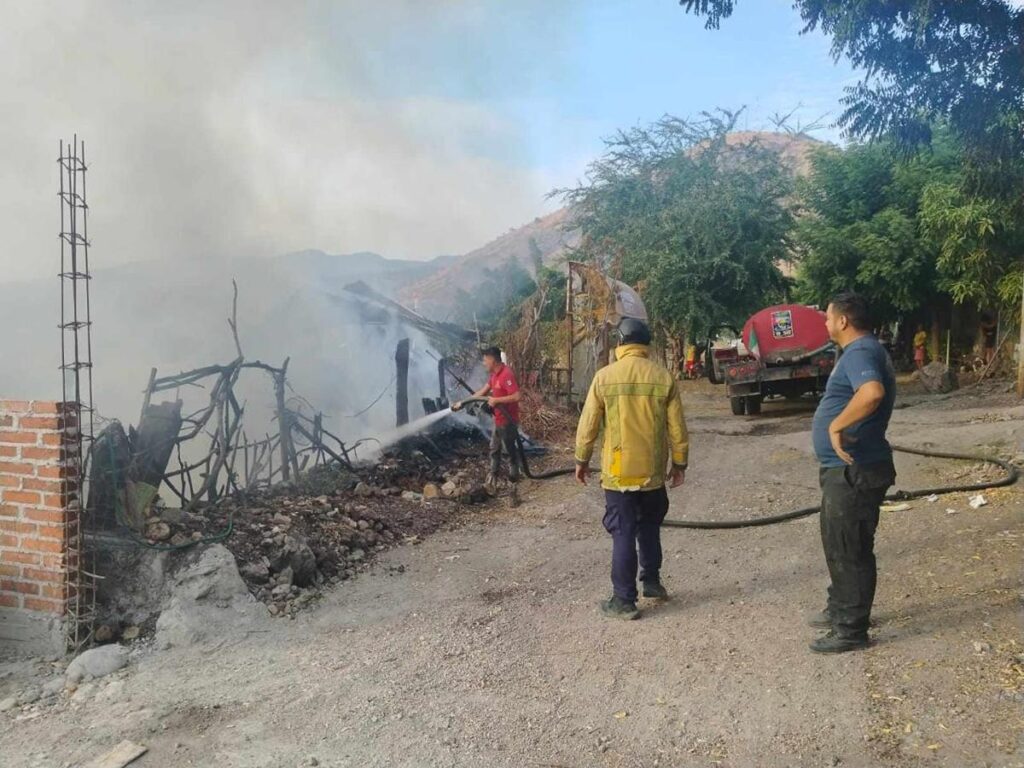 Incendio en domicilio de Apatzingán deja sólo daños materiales