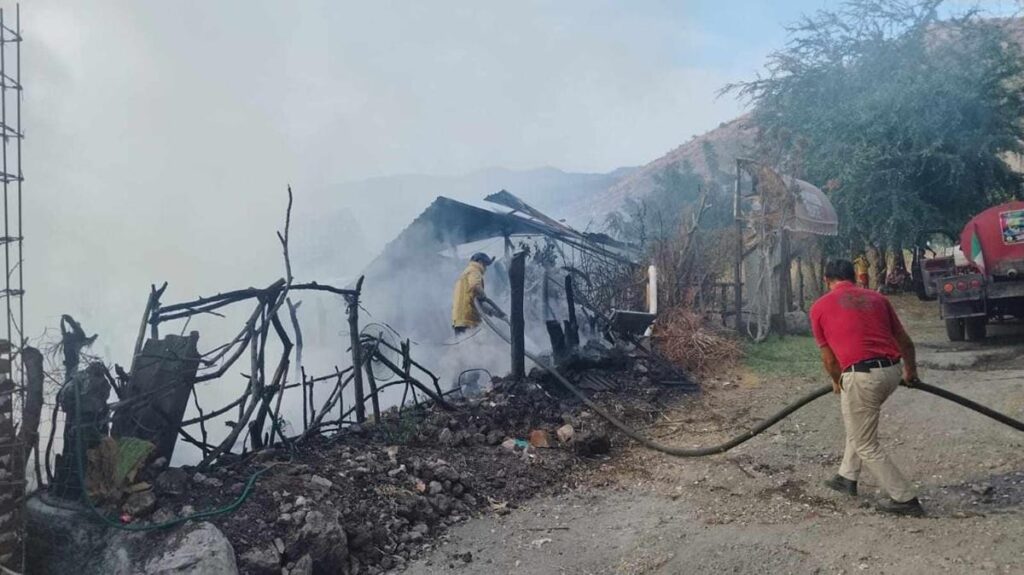 Incendio en domicilio de Apatzingán deja sólo daños materiales1