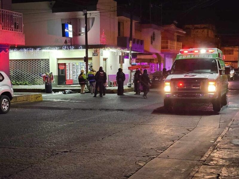 Joven es asesinado frente a tienda de abarrotes en Zamora