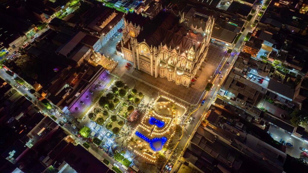 León sorprende al mundo con su nacimiento más grande de México