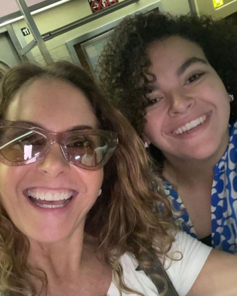 Lucero protege a su hija Lucerito Mijares