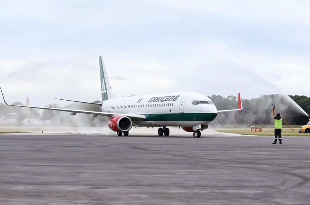 Mexicana de Aviación primer aniversario-1