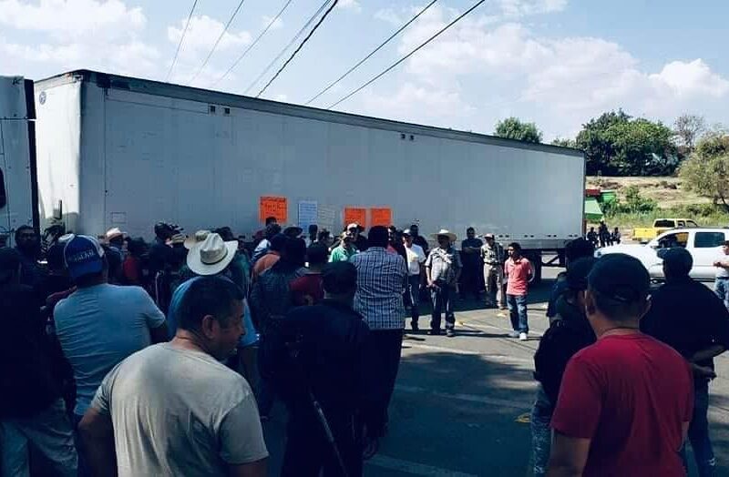 Normalistas de Tiripetío bloquean vialidades en Michoacán