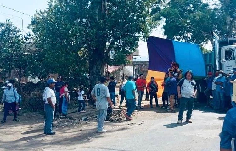 Normalistas de Tiripetío inician bloqueos de vialidades en Michoacán