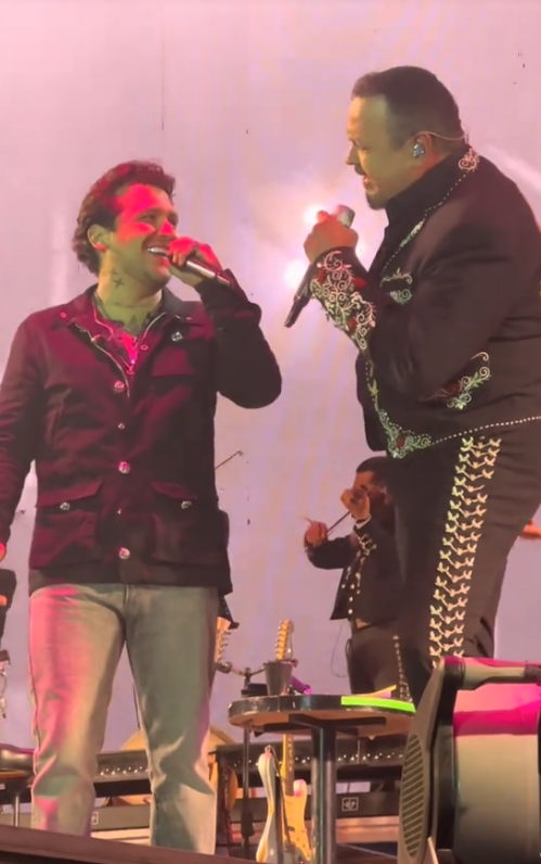 Pepe Aguilar comparte escenario con Christian Nodal