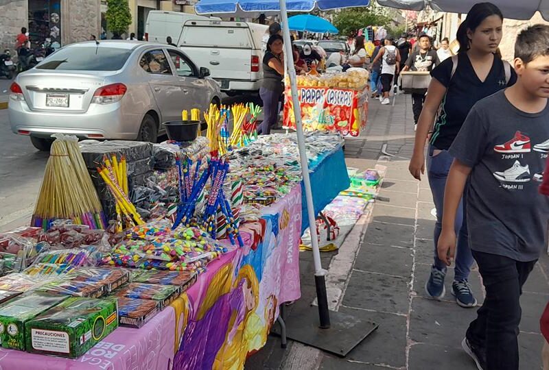 Persiste venta de pirotecnia en mercados de Morelia, pese a decomisos