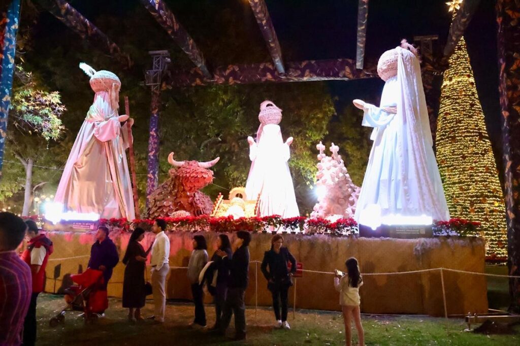 población vive Magia y diversión en la Villa Navideña en Ceconexpo de Morelia