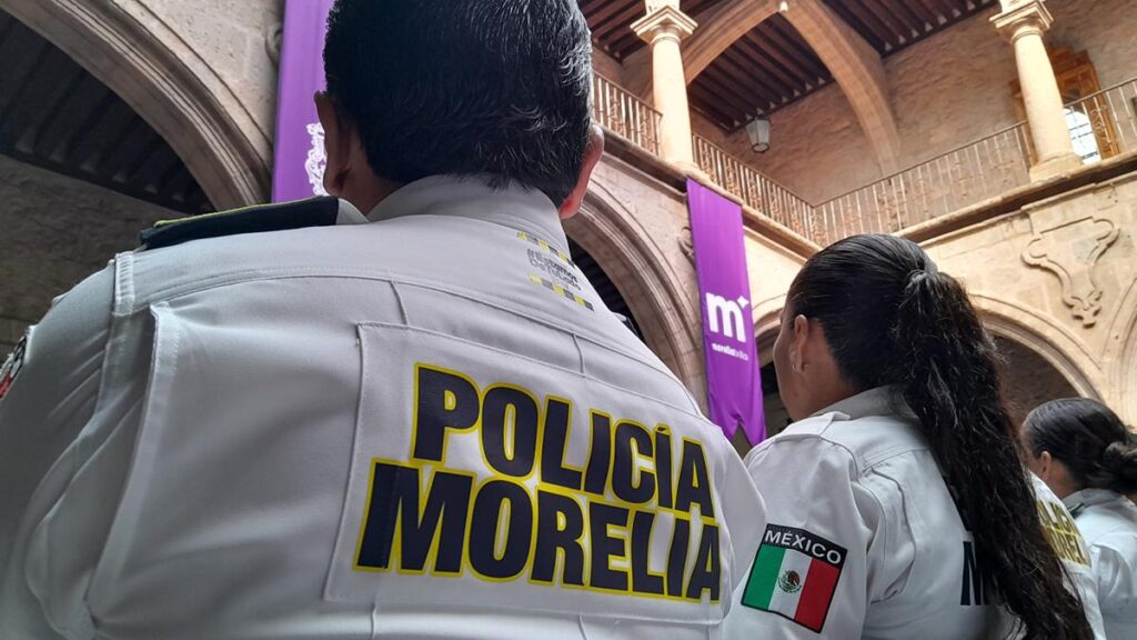 Policías que arriesgan su vida en Morelia reciben estímulo de 2 mil pesos