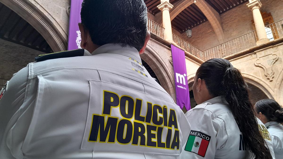 Policías que arriesgan su vida en Morelia reciben estímulo de 2 mil pesos