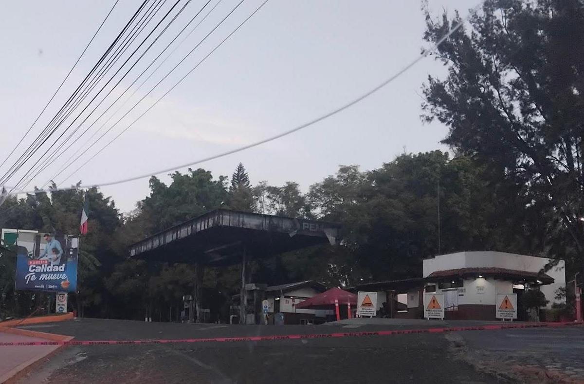 Queman gasolinera y Oxxo en Cuitzeo