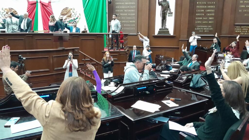 reformas constitucionales indígenas Michoacán aprobación