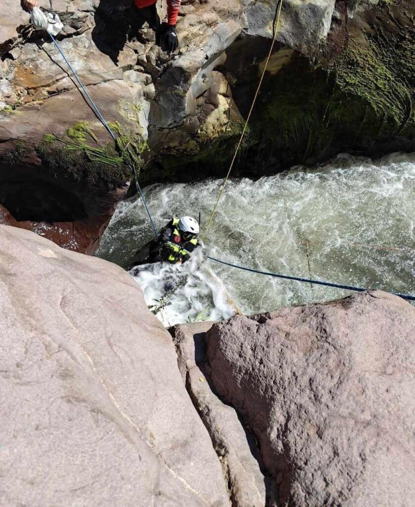 Rescatan cuerpo del otro joven ahogado en Los Chorros del Varal en Los Reyes, Michoacán 4