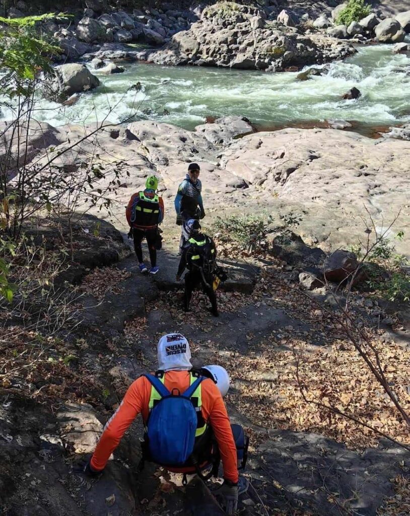 Rescatan cuerpo del otro joven ahogado en Los Chorros del Varal en Los Reyes, Michoacán 6